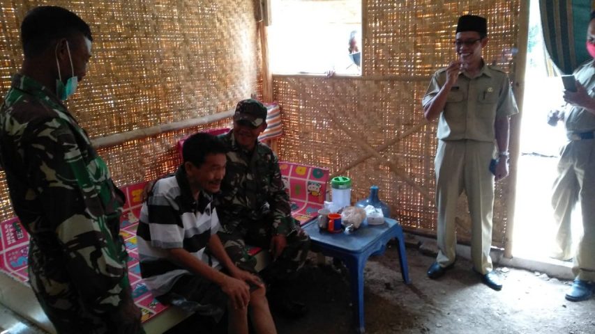 Kepedulian Danramil 05/Mayong Sambangi Warganya yang Hidup Tanpa Keluarga