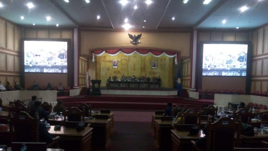 Tidak Dihadiri Gubernur, Rapat Paripurna KUA PPAS Diinterupsi Anggota Dewan