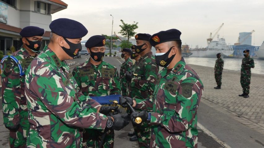 Dansatkor Koarmada II Pimpin Sertijab Komandan KRI Untung Suropati-372