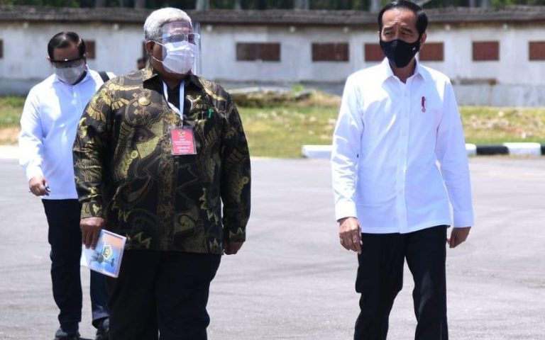 Tiba di Sultra, Presiden RI Bersama Gubernur Sultra Menuju Lokasi Peresmian Pabrik Gula