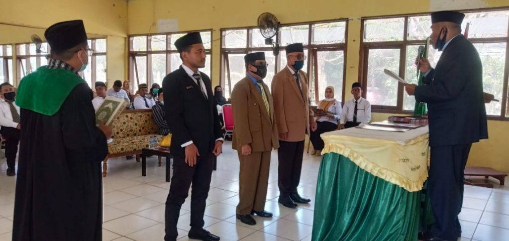 STAI YPIQ Baubau Lantik 3 Pejabat Utama Dan 20 Penjabat Struktural