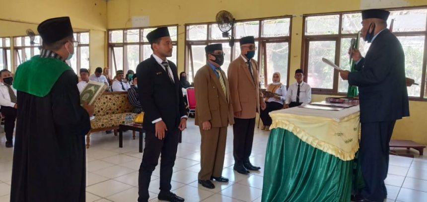 STAI YPIQ Baubau Lantik 3 Pejabat Utama Dan 20 Penjabat Struktural