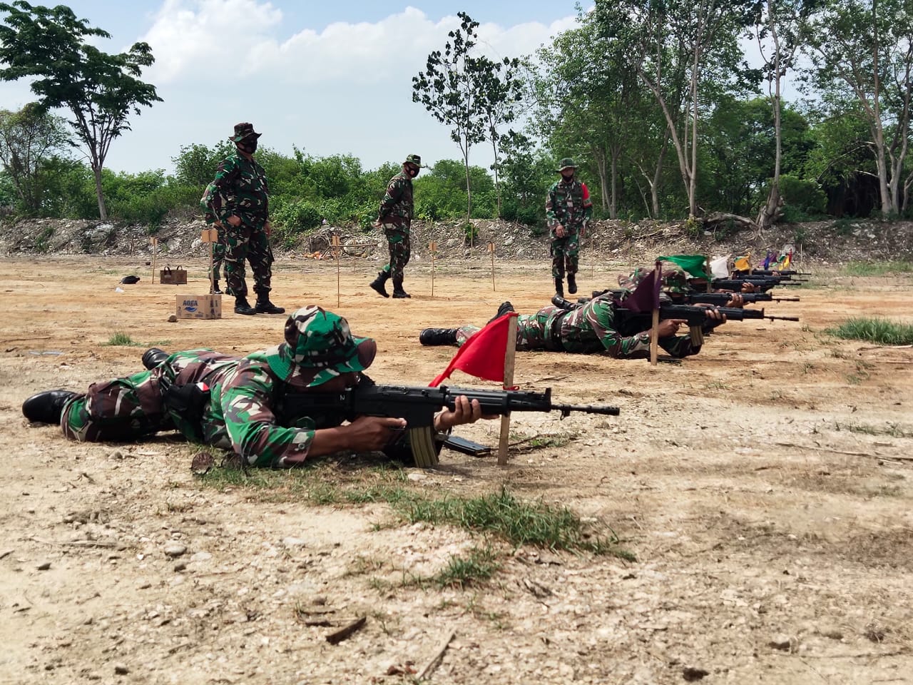 Prajurit kodim Jepara latihan menembak