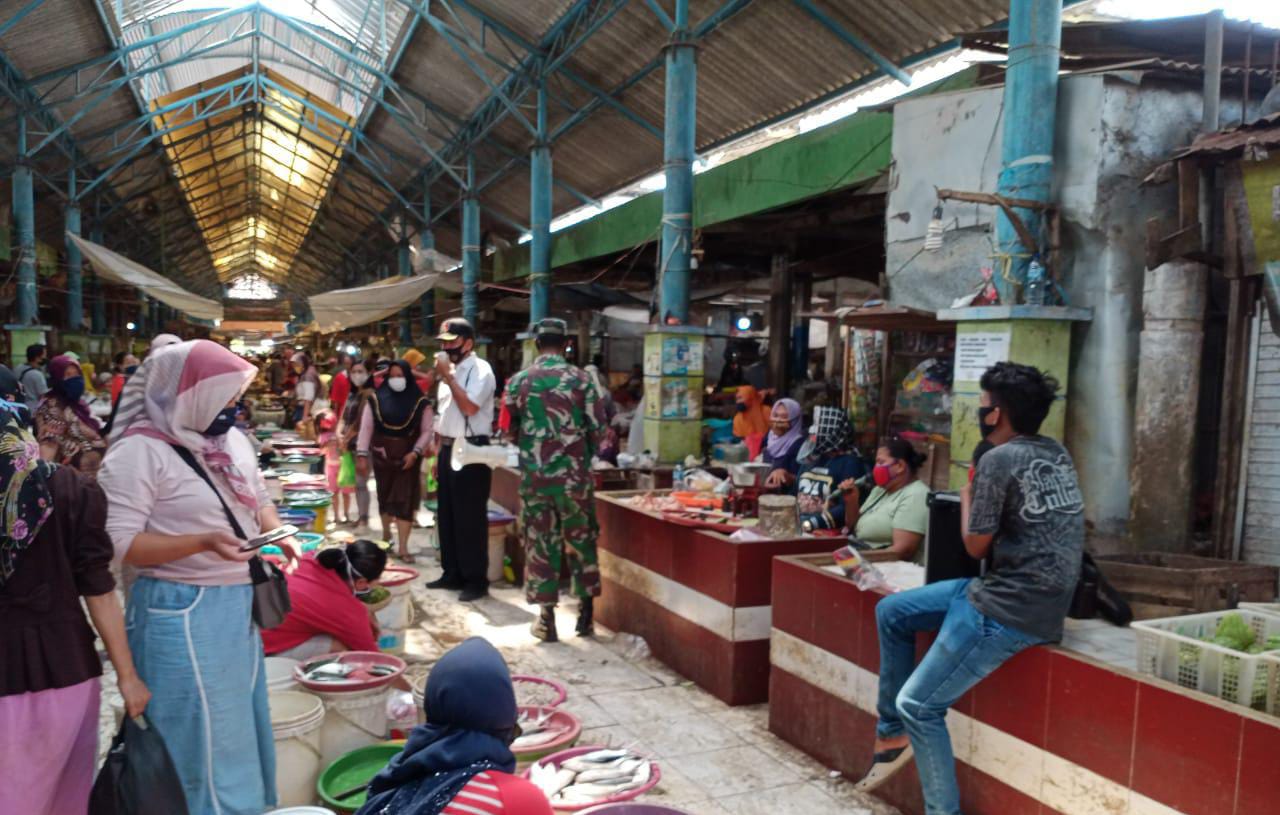 Aparat gabungan gencarkan penyuluhan di pasar