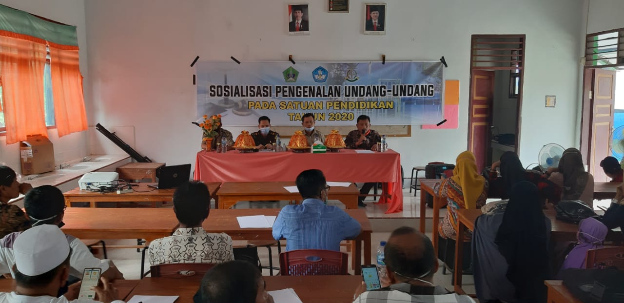 Ketgam : Sosialisasi UU ITE di Zona Satu SMPN 1 Ranteangin, Kolut