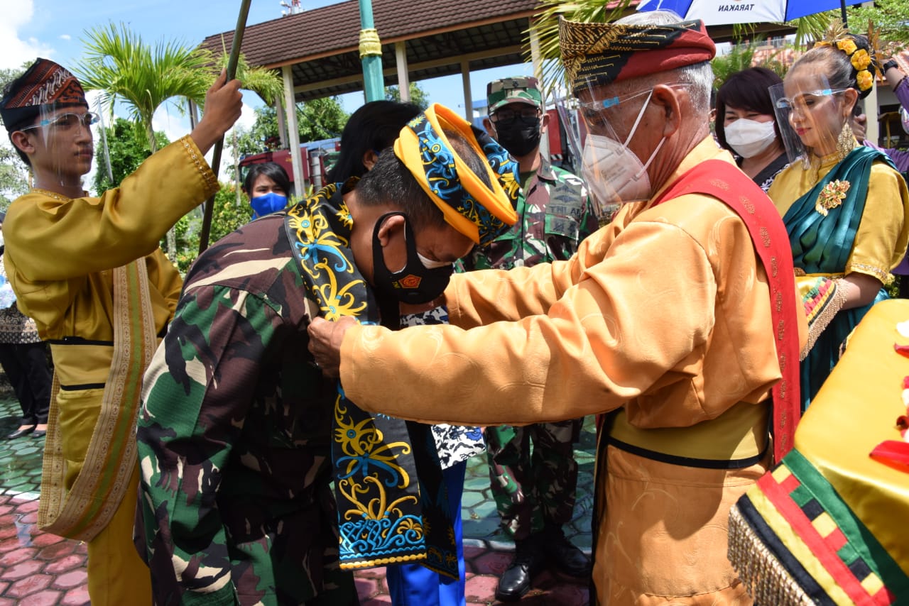 Pangkoarmada II disambut secara adat