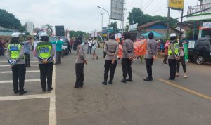 Aliansi Massa Masyarakat Jepara Unjuk Rasa Di Bunderan Ngabul