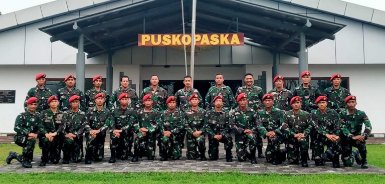 Komandan Puskopaska Memberikan Pembekalan Kepada Mantan Siswa Dikcabaregsus Angkatan L