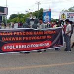 Tolak Hadir di Bumi Anoa, Aliansi Masyarakat Sultra Bakar Foto Rizeiq Shihab di Jalan