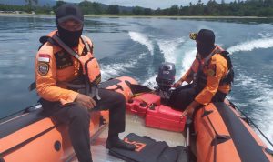 Upaya Tim SAR saat mengefakuasi mayat korban