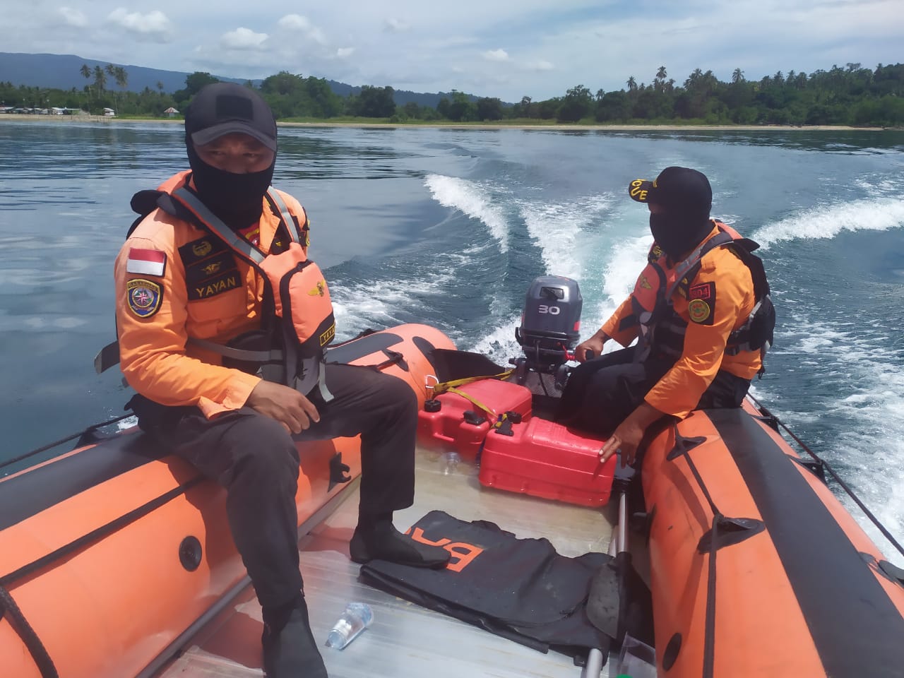 Upaya Tim SAR saat mengefakuasi mayat korban
