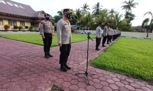 Kapolres Konawe Selatan AKBP Erwin Pratomo, S.I.K memimpin langsung jalannya apel pimpinan polres.