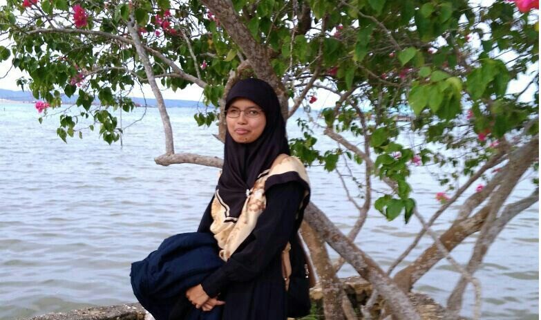 Fitri Suryani, S. Pd. (Guru dan Penulis Asal Konawe, Sultra)