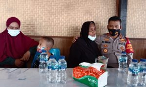 Prihatin Bocah Atresia Ani, Kapolres Baubau Kembali Salurkan Donasi