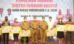 Wali Kota Kendari Berikan Bantuan Hibah Pariwisata