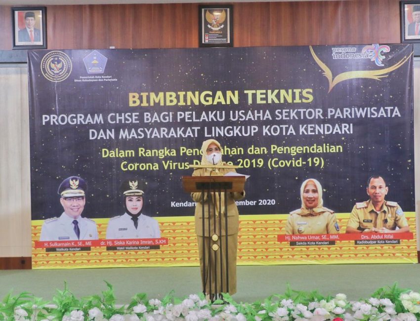 Sekretaris (Disbudpar) kota Kendari, Nurhaeda, SE. M.Si saat menyampaikan sambutannya