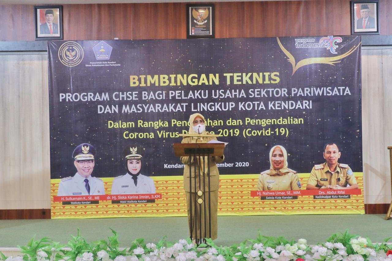Sekretaris (Disbudpar) kota Kendari, Nurhaeda, SE. M.Si saat menyampaikan sambutannya