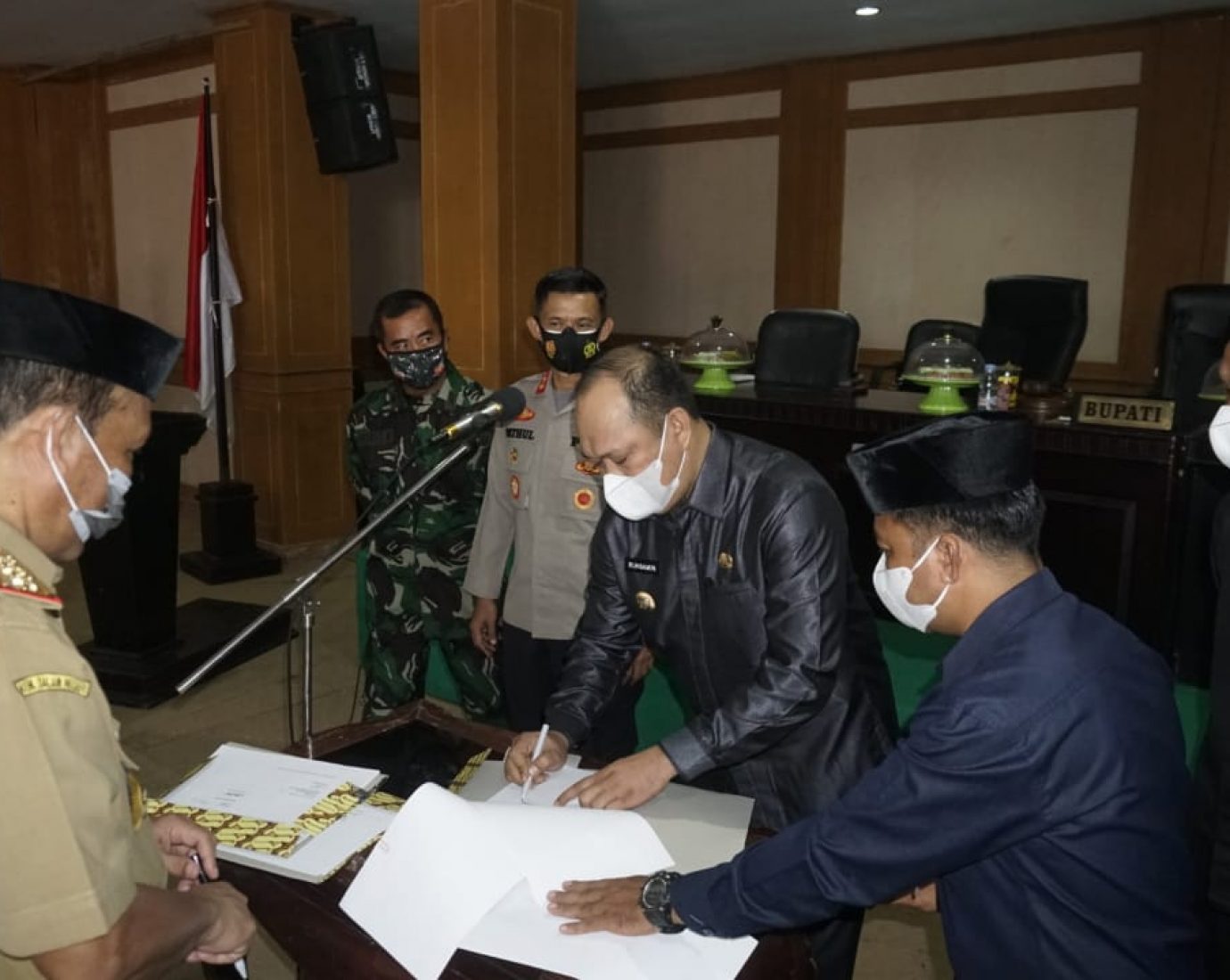 DPRD Resmi Tetapkan Perda Tentang APBD dan RPKD Konut