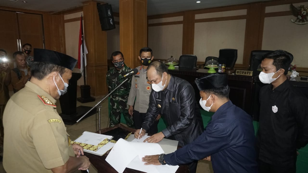 Penetapan Raperda tentang APBD Tahun Anggaran 2021 dan Raperda tentang RPKD menjadi Perda Kabupaten Konawe Utara Tahun 2020