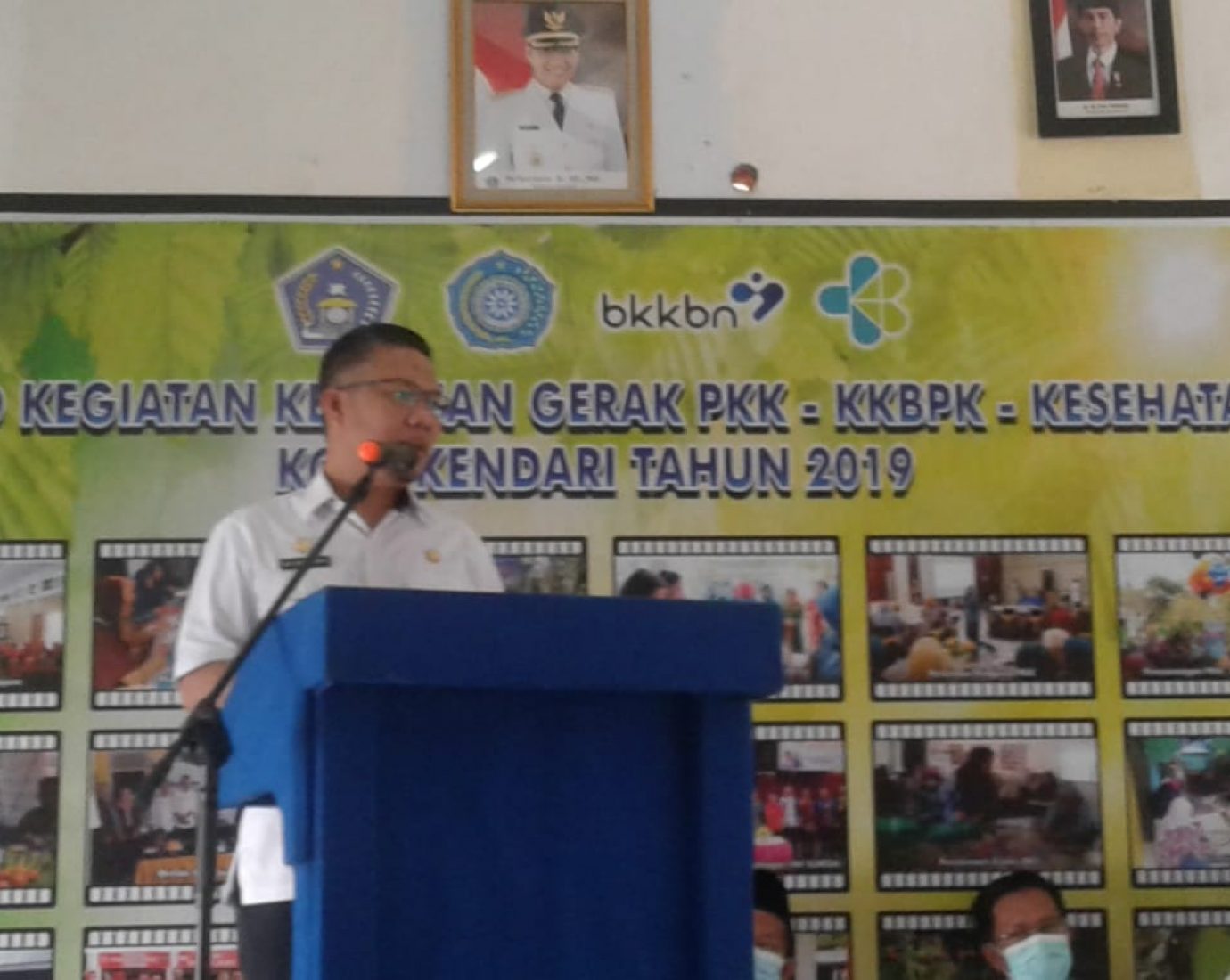Wali Kota Kendari Serahkan Beasiswa Berprestasi pada Siswa SD dan SMP