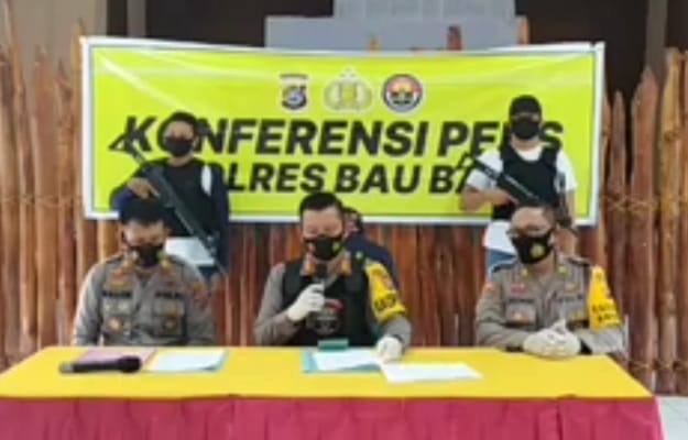konferensi pers yang berlangsung di aula kemitraan Polres Baubau