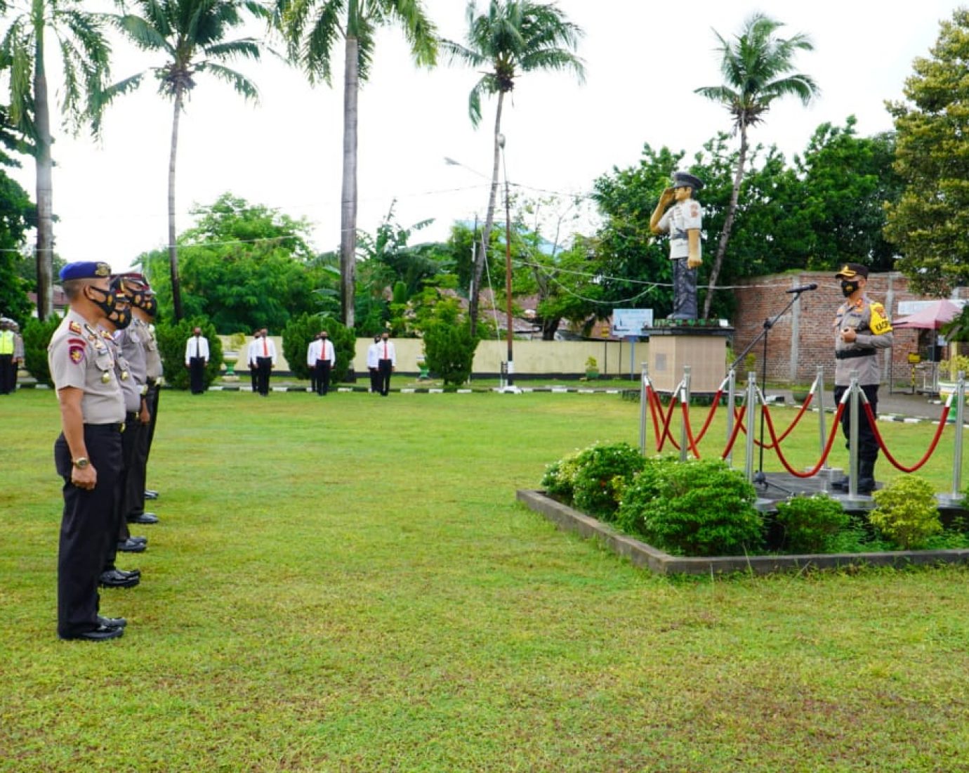 Personil Polres Baubau dan Brimob Batauga Terima Kenaikan Pangkat