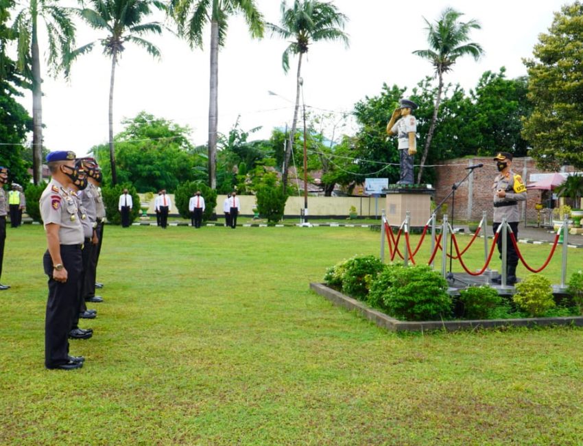 Personil Polres Baubau dan Brimob Batauga Terima Kenaikan Pangkat