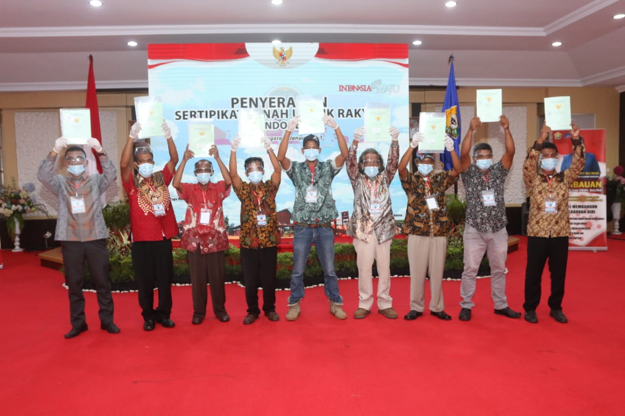 Penerima sertifikat tanah