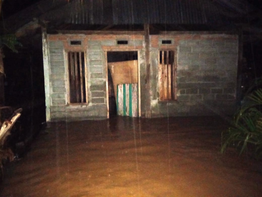 Salah satu rumah terendam banjir
