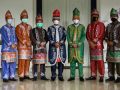 Bupati Drs. H. Nur Rahman Umar. MH bersama Wakil Bupati. H. Abbas. SE dan para OPD kompak memakai jaju khas adat Kodeoha sebagai tanda kerajaan Kodeoha pernah bangkit di Kolaka Utara.