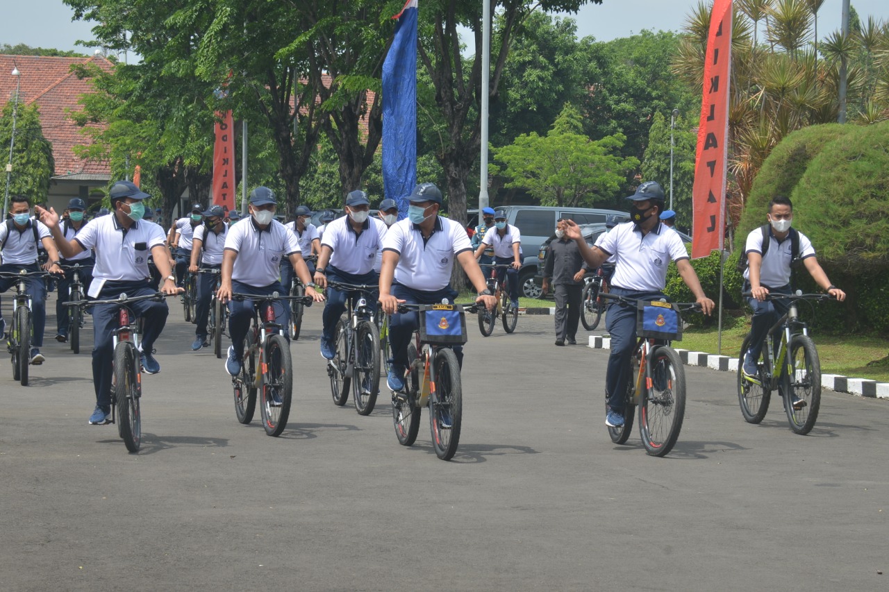 KASAL bersama pangkoarmada II bersepeda bersama