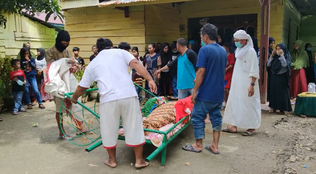Pemakaman jenazah tanpa prokes 