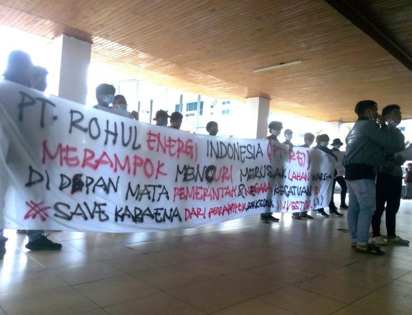 LKPD Sultra menggelar aksi di kantor Dewan Perwakilan Rakyat Daerah (DPRD) Provinsi Sulawesi Tenggara