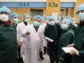 Para ahli dari China dan tim gabungan Organisasi Kesehatan Dunia (WHO), mengenakan masker saat mengunjungi Rumah Sakit Tongji Wuhan di Wuhan, di provinsi Hubei, China 23 Februari 2020. China Daily via REUTERS.