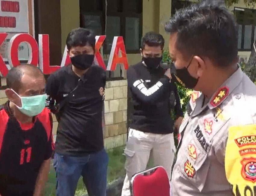 Tersangka "S" yang telah diamankan di Polres Kolaka
