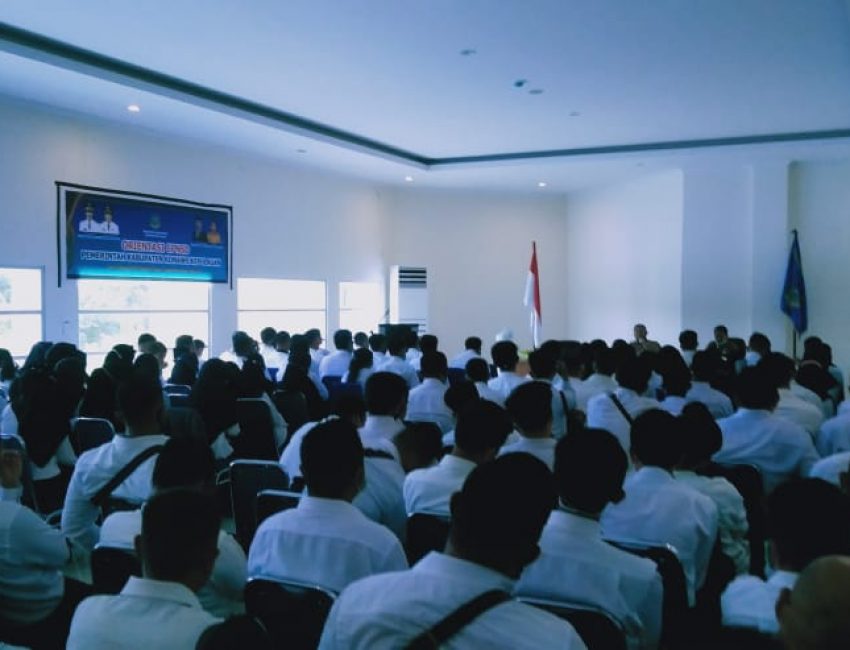 Sebanyak 173 Calon Pegawai Negeri Sipil (CPNS) kabupaten Konawe Kepulauan (Konkep) mengikuti tahap orientasi di pelataran aula pertemuan kantor Bupati Konkep
