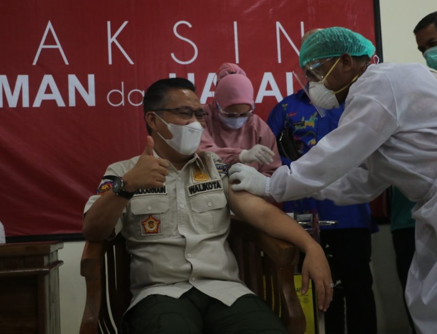 Lauching Sinovac, Sulkarnain Kadir Orang Pertama Disuntik