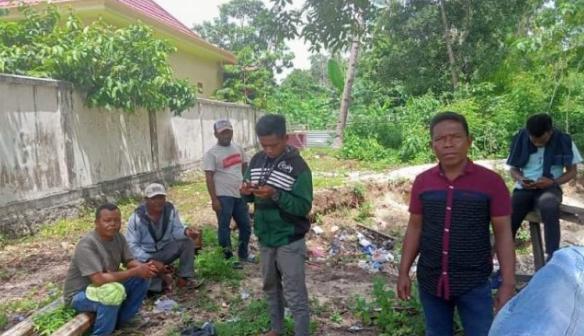 masyarakat yang berasal dari desa Lowu-Lowu