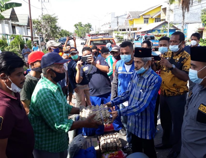 Pemkot Baubau Serahkan Bantuan Untuk Korban Tanah Longsor
