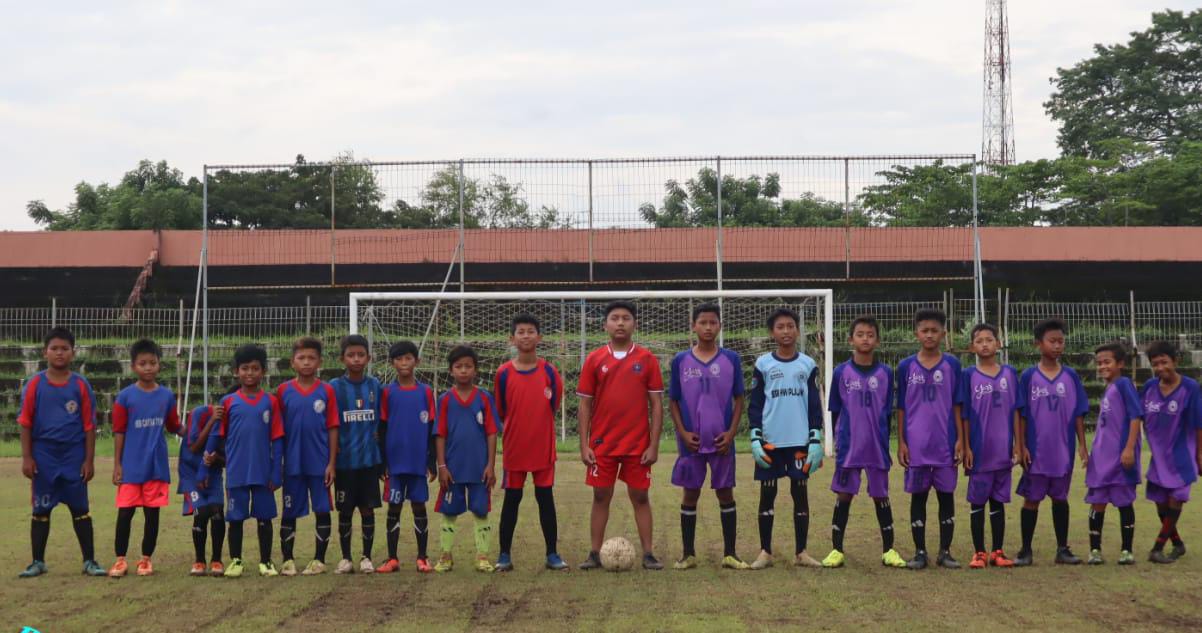 SSB PS HW sesaat sebelum bertanding di stadion Kamal junaidi