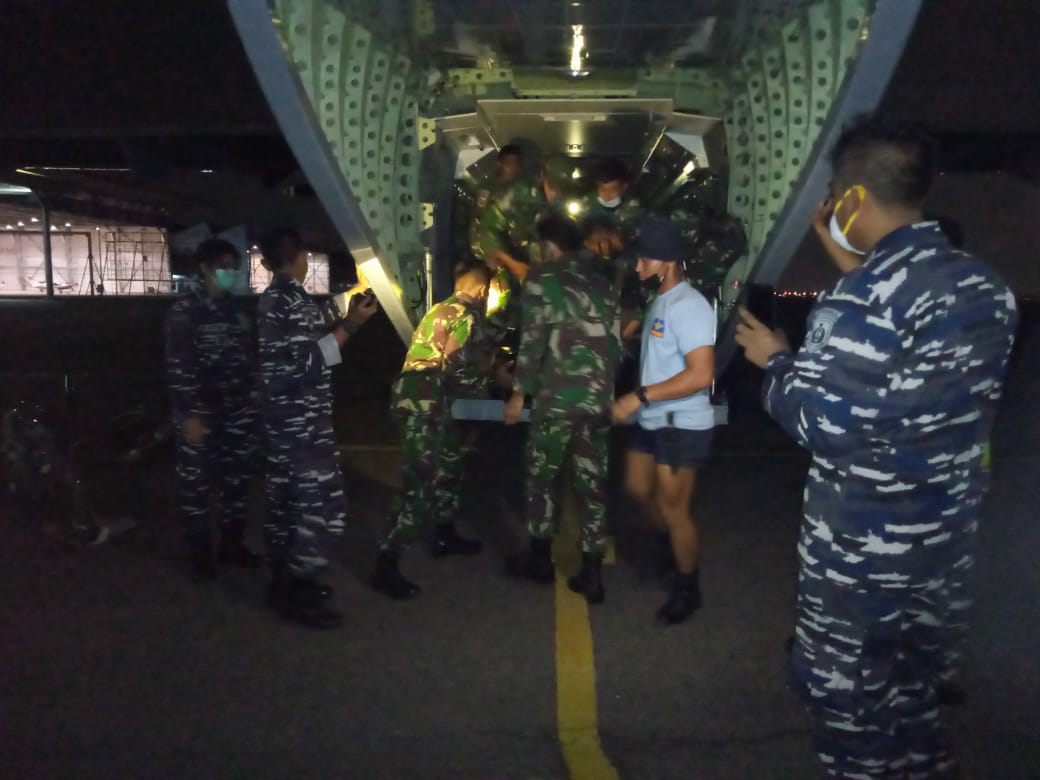 Tim Kopaska dan dislambair saat embarkasi