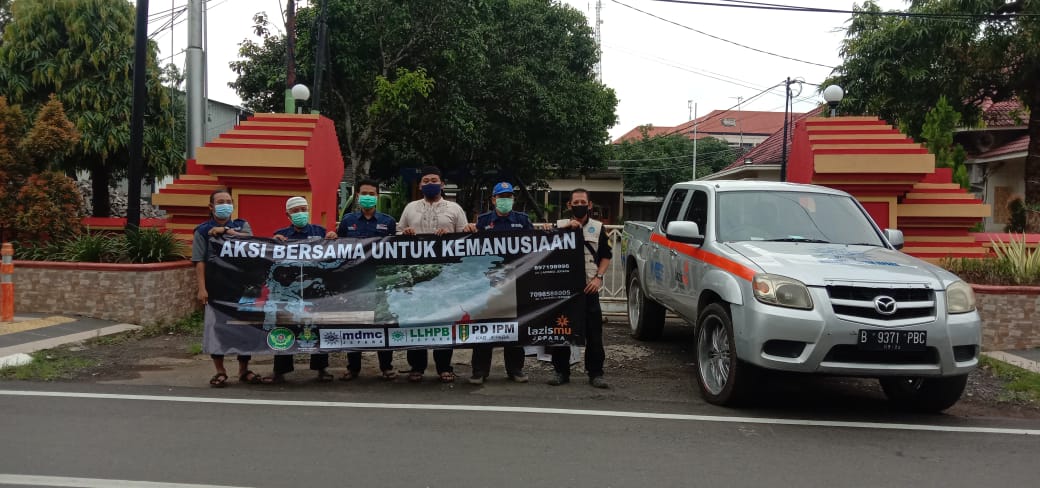 Angkatan Muda Muhammadiyah Jepara saat penggalangan dana
