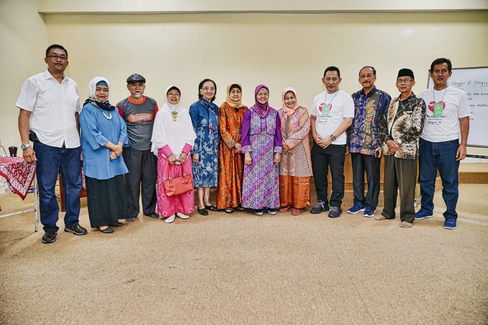 Foto bersama Komjen Listyo Sigit bersama para gurunya