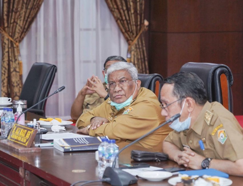 Gelar Rapat Terbatas, Gubernur Bahas Aspal Buton