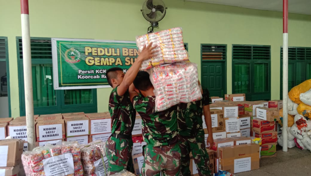 Kodim 1417/Kendari memberilan bantuan kepada korban gempa bumi sulbar