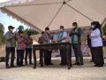 Wali kota menyerahkan secara simbolis pengelolaan penataan Kebun Raya kota Kendari pada Balai Pemukiman dan Prasarana kota Kendari