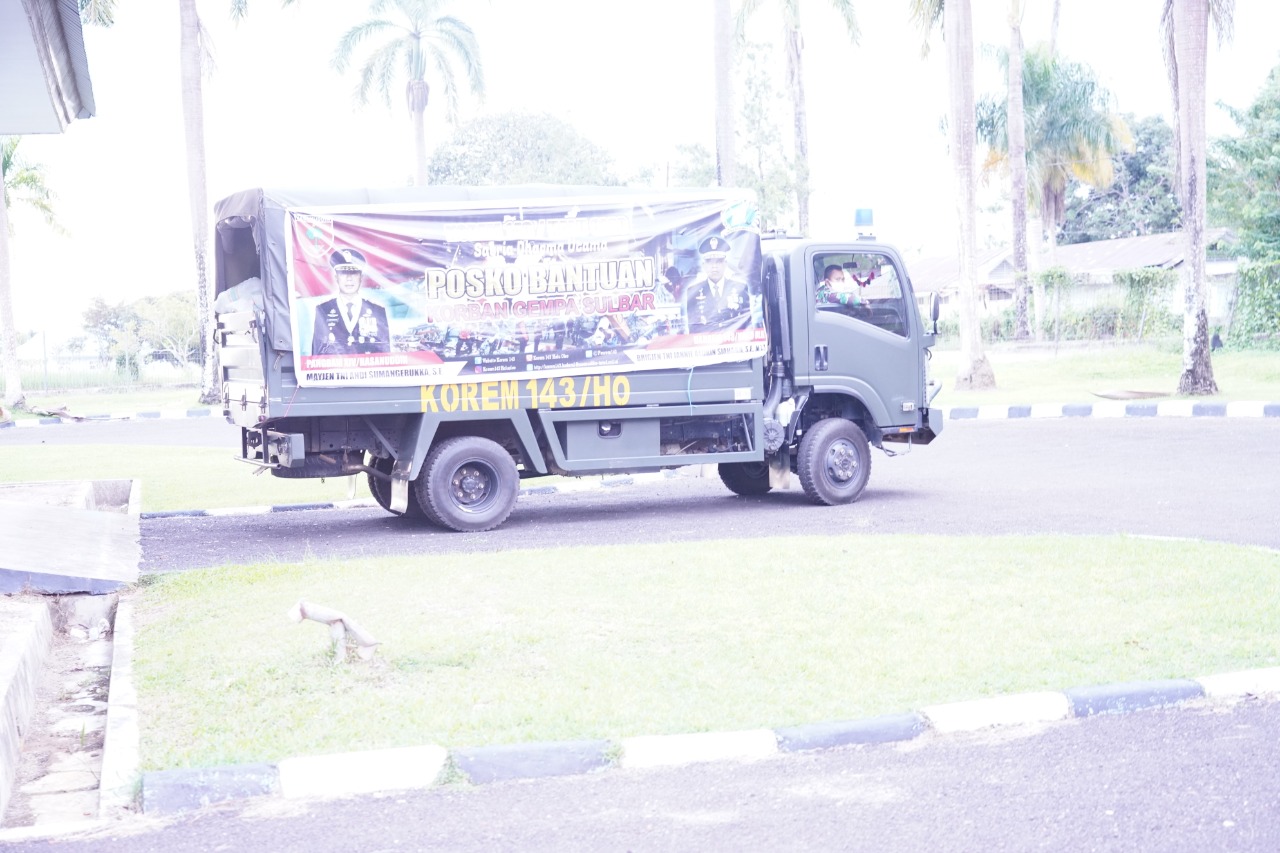 Truck pengangkut bantuan dari Makorem 143/HO ke Lanud Halu Oleo