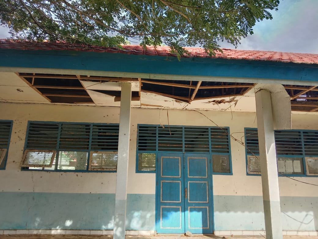 Ketgam : Tampak gedung SMKN 1 Bombana yang tidak terawat