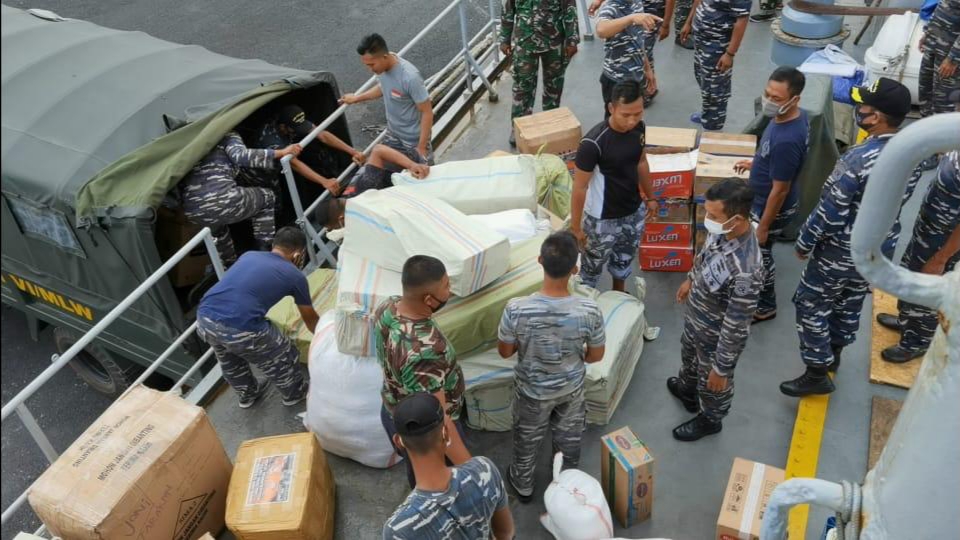Prajurit KRI Fatahillah Embarkasi bantuan