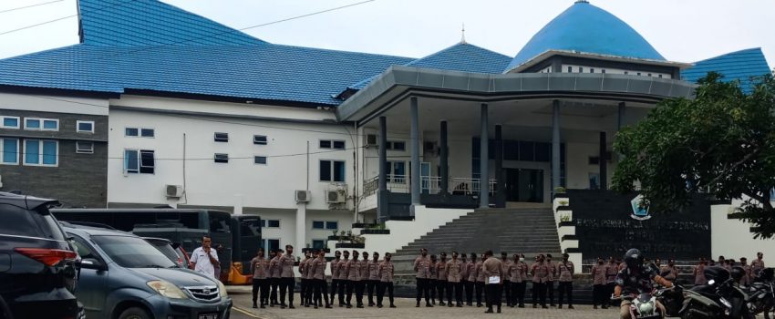 Sempat Ricuh, Polres Kendari Turunkan Pasukan Kawal RDP